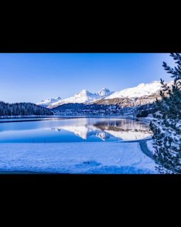 Drei Stunden, früh am Morgen, durch eine verschneite und gefrorene Landschaft wandern. Wenn die Sonne noch nicht hoch am Himmel steht, trifft man nur ganz wenige Leute. Das Thermometer zeigt -10 °C. Genuss, Erholung, Therapie. Unbezahlbar!

#engadintourismus #sonne #schnee #winterwonderland #wintertime #winter #schweizerfotografen #bridgeman_ch #photography #landscapephotography #naturephotography #photographie #awesome_earthpix #landscape #nature #natureshot #outdoorphotography #exploretheworld #fotografie 
@engadin.stmoritz
